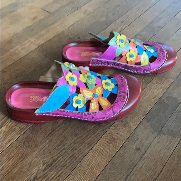 Fun, Flowered Slides - Picture 4 of 6